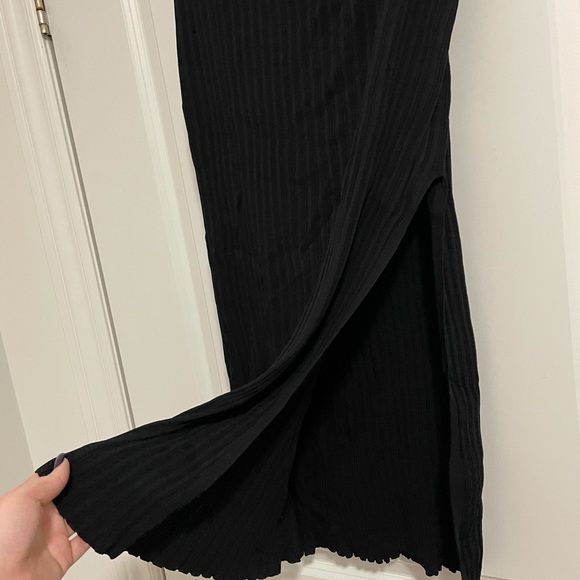 Wilfred black maxi skirt with upper thigh slit - Picture 3 of 4